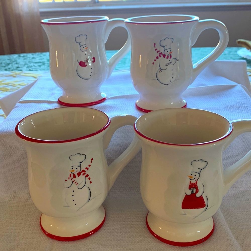 Beautiful William Sonoma set of 4 mugs featuring Snowman Chef